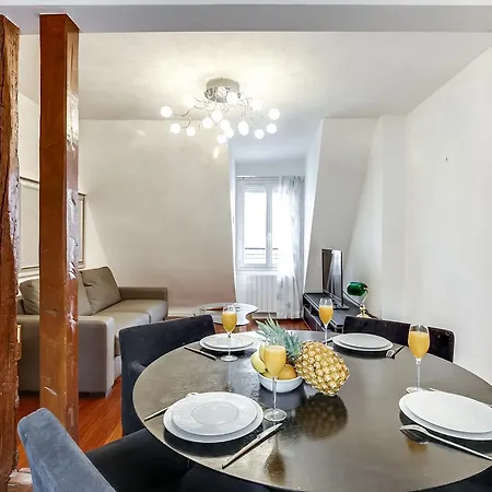 Apartment Private Apartment - Rue Cler - Eiffel Tower View Paris