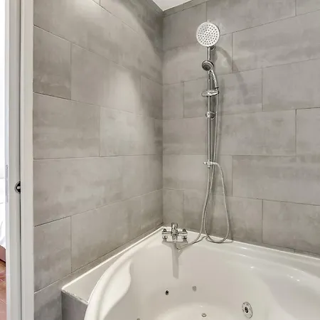 Apartment Private Apartment - Rue Cler - Eiffel Tower View Paris
