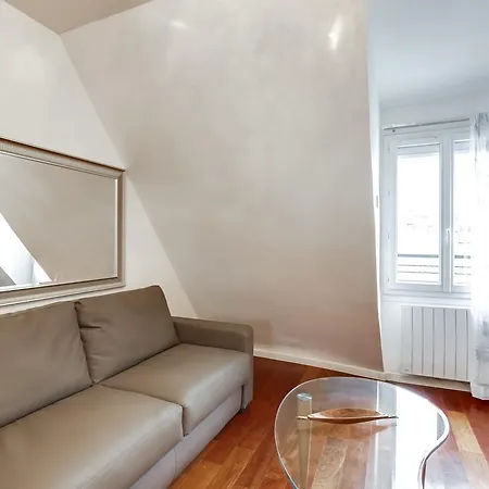 Private Apartment - Rue Cler - Eiffel Tower View Apartment Paris