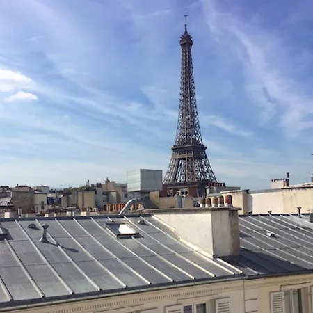 Private Apartment - Rue Cler - Eiffel Tower View Paris